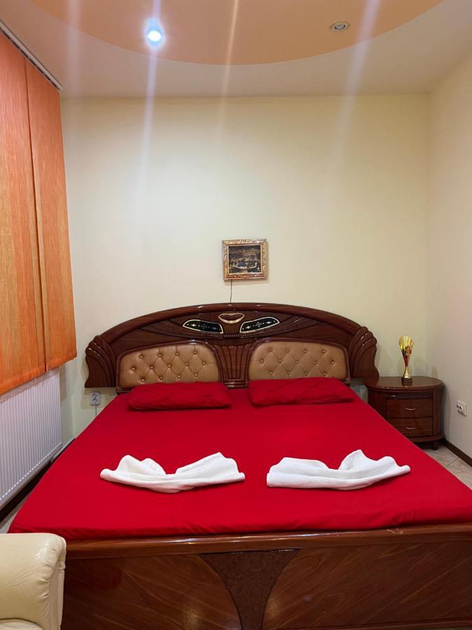 Aurora Boutique-Studio Premium Bed and Breakfast Bukarest Eksteriør billede