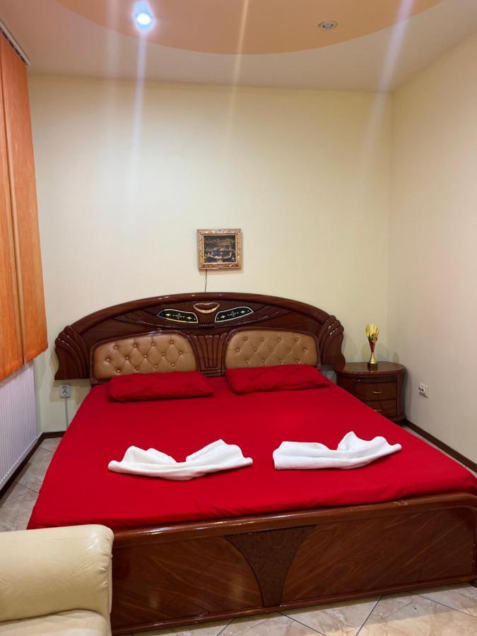 Aurora Boutique-Studio Premium Bed and Breakfast Bukarest Eksteriør billede