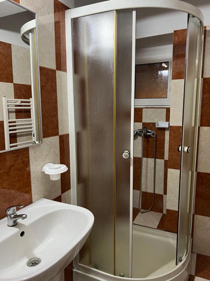 Aurora Boutique-Studio Premium Bed and Breakfast Bukarest Eksteriør billede